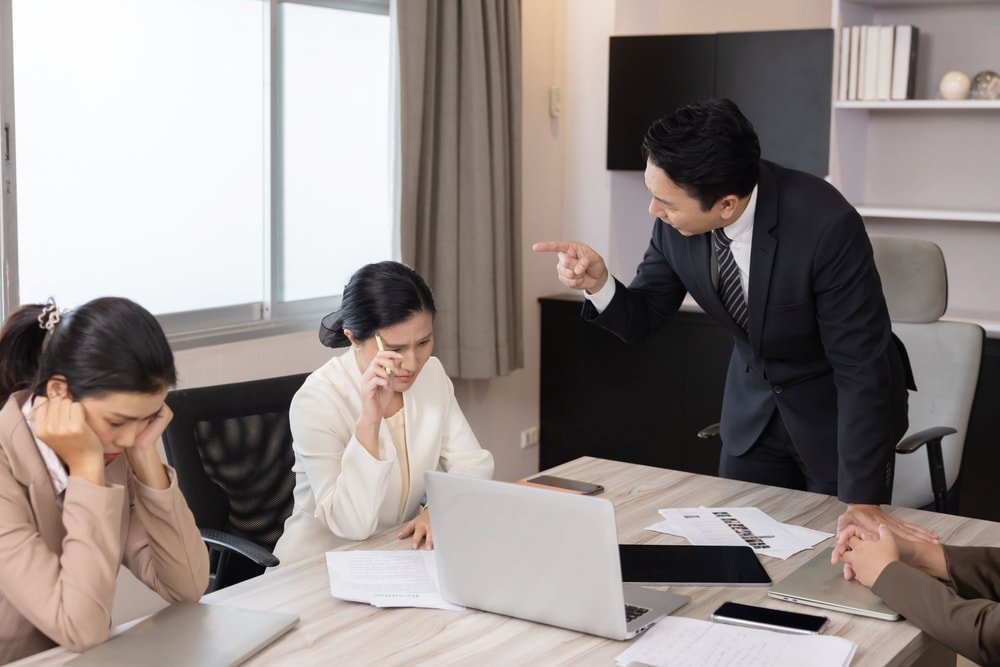 Direitos empresariais e suspensão no trabalho: o que diz a lei?